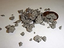 https://upload.wikimedia.org/wikipedia/commons/thumb/5/5b/Titanium_metal.jpg/220px-Titanium_metal.jpg